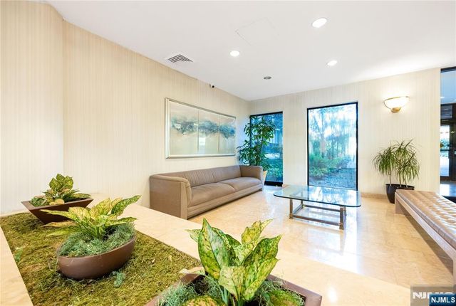 200 Winston 109, Cliffside Park, NJ 07010
