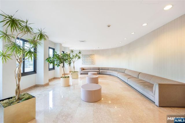 200 Winston 109, Cliffside Park, NJ 07010