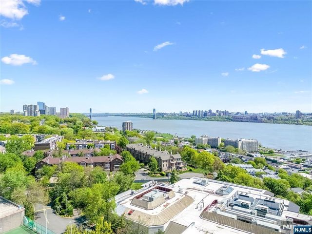 200 Winston 109, Cliffside Park, NJ 07010