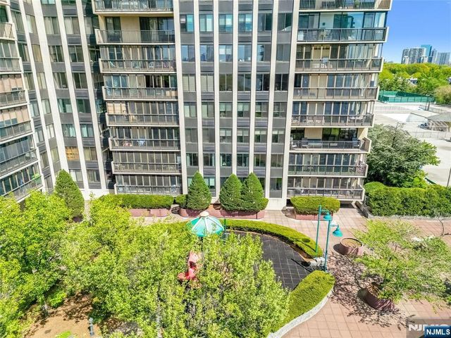 200 Winston 109, Cliffside Park, NJ 07010