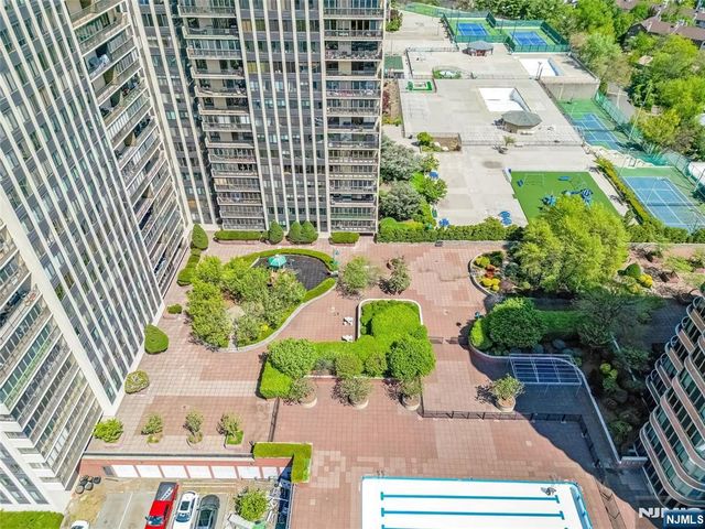 200 Winston 109, Cliffside Park, NJ 07010