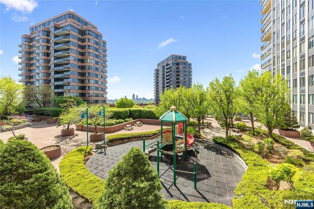 200 Winston 109, Cliffside Park, NJ 07010
