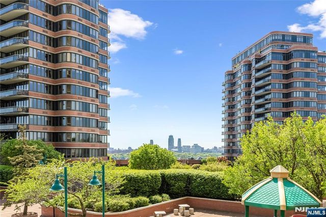 200 Winston 109, Cliffside Park, NJ 07010