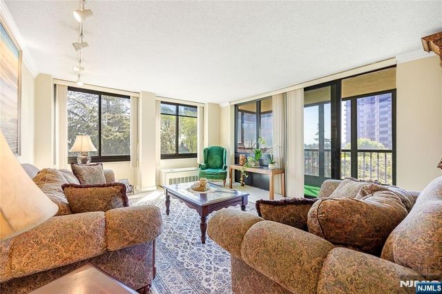 200 Winston 109, Cliffside Park, NJ 07010