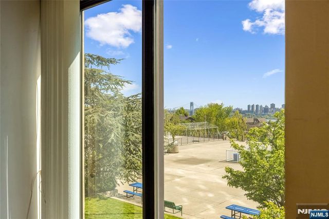 200 Winston 109, Cliffside Park, NJ 07010