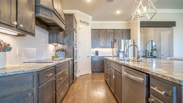 405 Venadito Drive, Godley, TX 76044