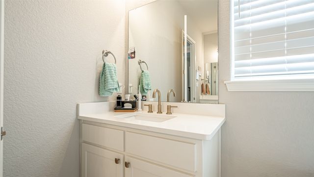 405 Venadito Drive, Godley, TX 76044