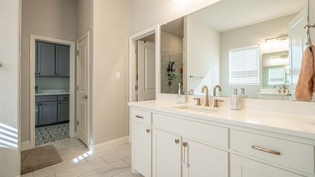 405 Venadito Drive, Godley, TX 76044