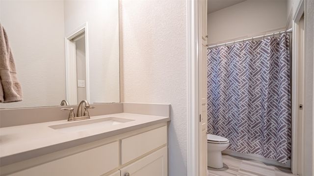 405 Venadito Drive, Godley, TX 76044