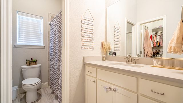 405 Venadito Drive, Godley, TX 76044