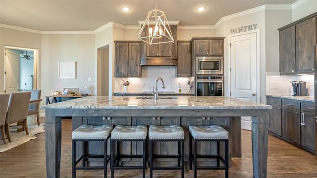 405 Venadito Drive, Godley, TX 76044
