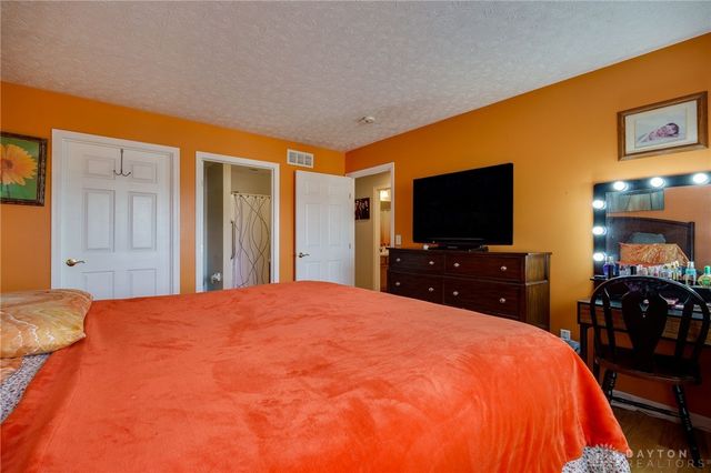 1901 Whispering Tree Drive, Miamisburg, OH 45342