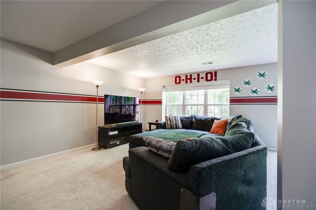 1901 Whispering Tree Drive, Miamisburg, OH 45342