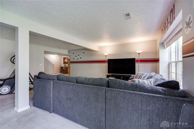 1901 Whispering Tree Drive, Miamisburg, OH 45342