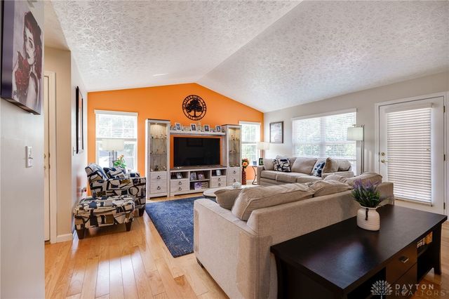 1901 Whispering Tree Drive, Miamisburg, OH 45342