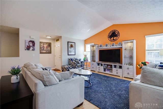 1901 Whispering Tree Drive, Miamisburg, OH 45342