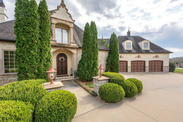 4504 E Spruce Drive, Springfield, MO 65809