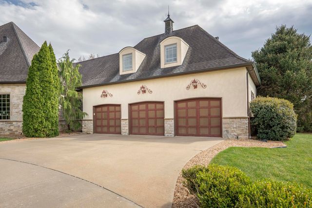 4504 E Spruce Drive, Springfield, MO 65809