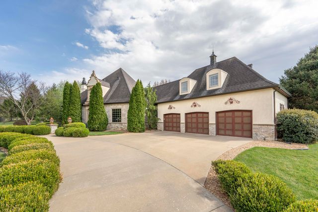 4504 E Spruce Drive, Springfield, MO 65809