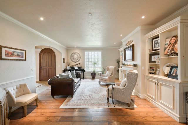 4504 E Spruce Drive, Springfield, MO 65809