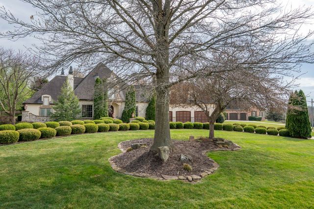 4504 E Spruce Drive, Springfield, MO 65809