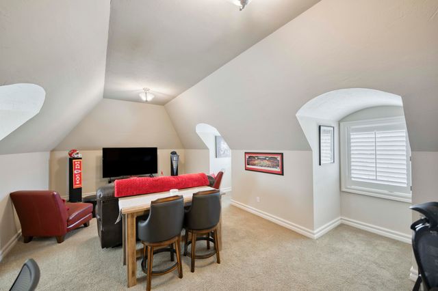 4504 E Spruce Drive, Springfield, MO 65809