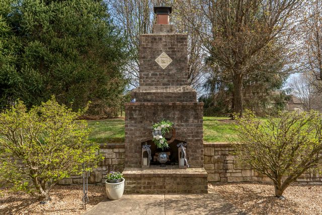 4504 E Spruce Drive, Springfield, MO 65809