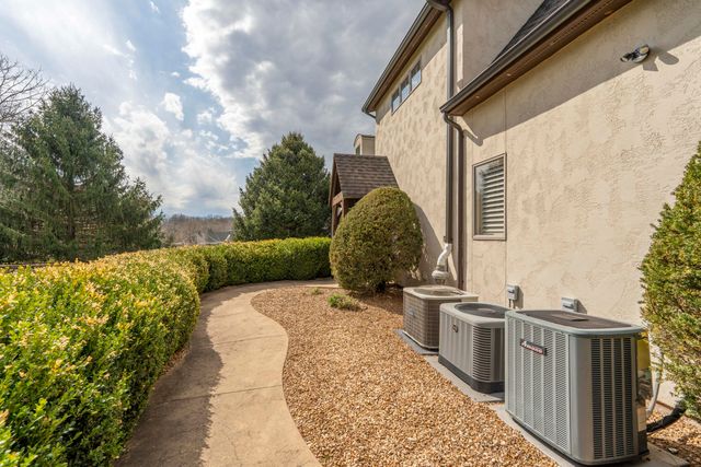 4504 E Spruce Drive, Springfield, MO 65809