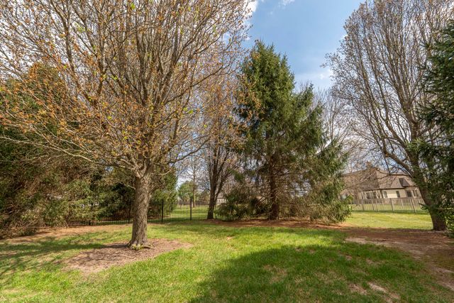 4504 E Spruce Drive, Springfield, MO 65809