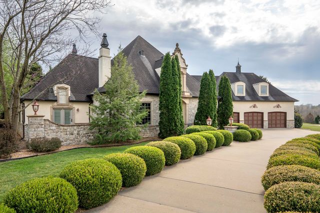 4504 E Spruce Drive, Springfield, MO 65809