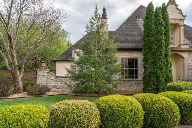 4504 E Spruce Drive, Springfield, MO 65809