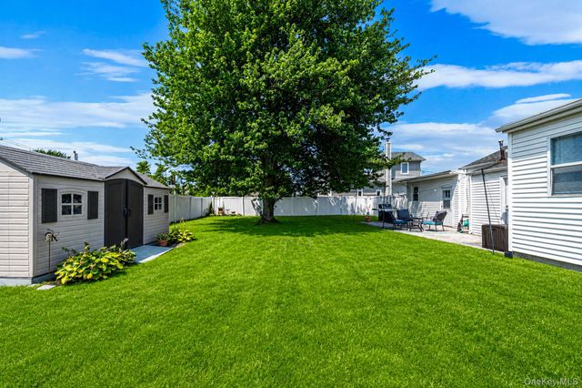 822 Milligan Lane, West Islip, NY 11795
