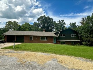17900 Crestwood Drive, Siloam Springs, AR 72761