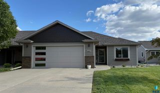 407 Cypress Cir, Harrisburg, SD 57032