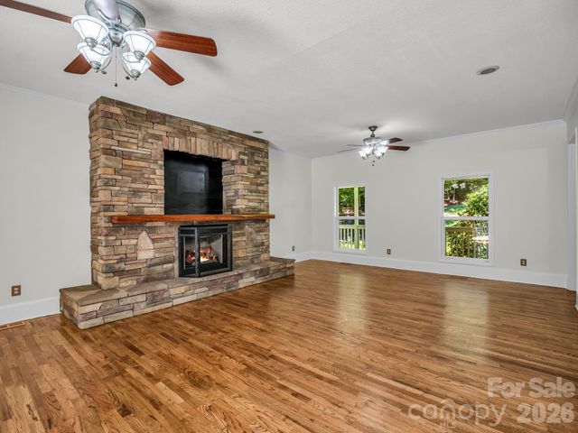 69 Ivy Lane, Fletcher, NC 28732