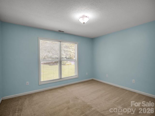 69 Ivy Lane, Fletcher, NC 28732