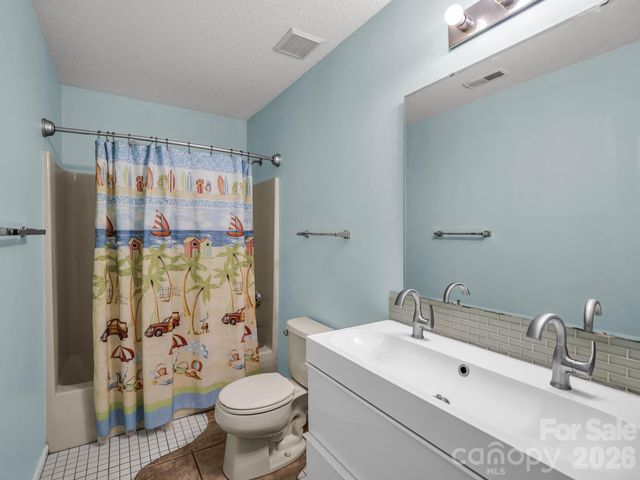 69 Ivy Lane, Fletcher, NC 28732