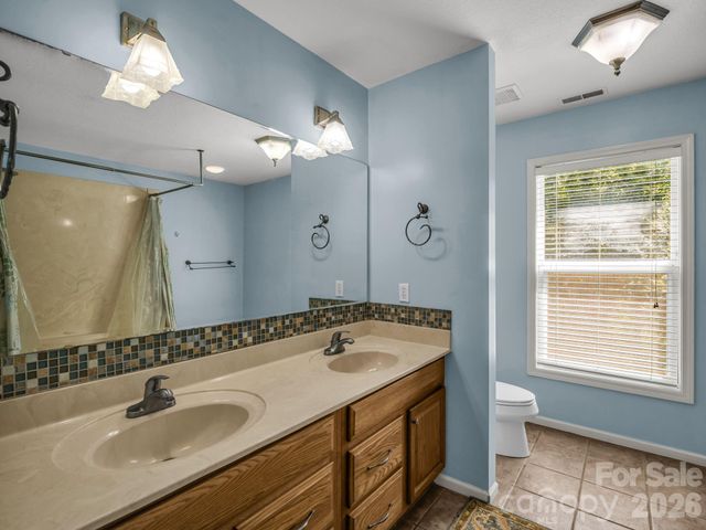 69 Ivy Lane, Fletcher, NC 28732