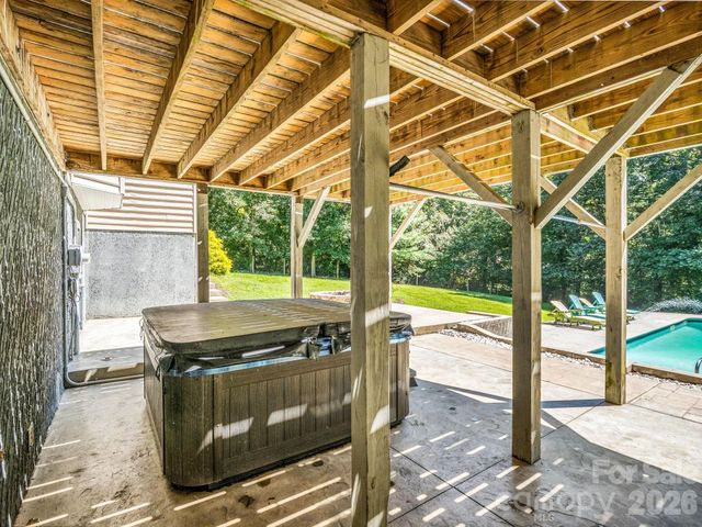 69 Ivy Lane, Fletcher, NC 28732