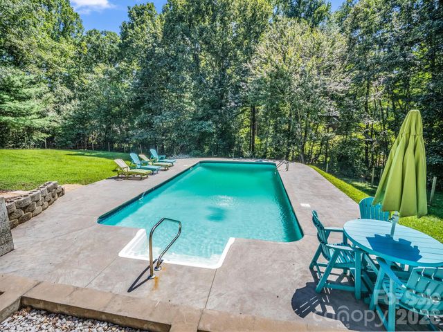 69 Ivy Lane, Fletcher, NC 28732