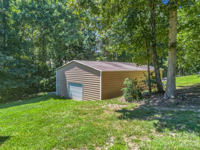 69 Ivy Lane, Fletcher, NC 28732