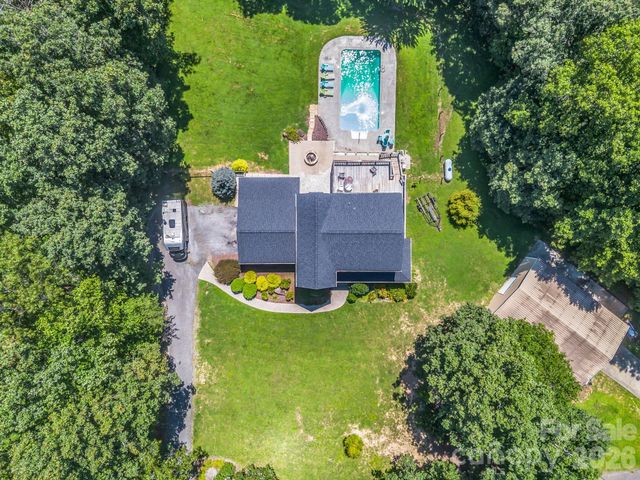 69 Ivy Lane, Fletcher, NC 28732