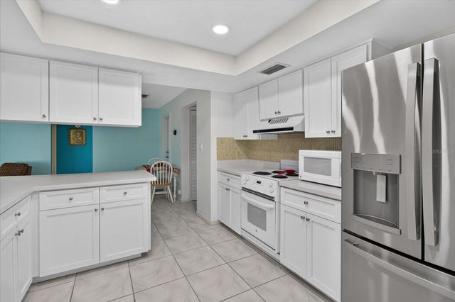 13497 OVAL DRIVE E, Largo, FL 33774