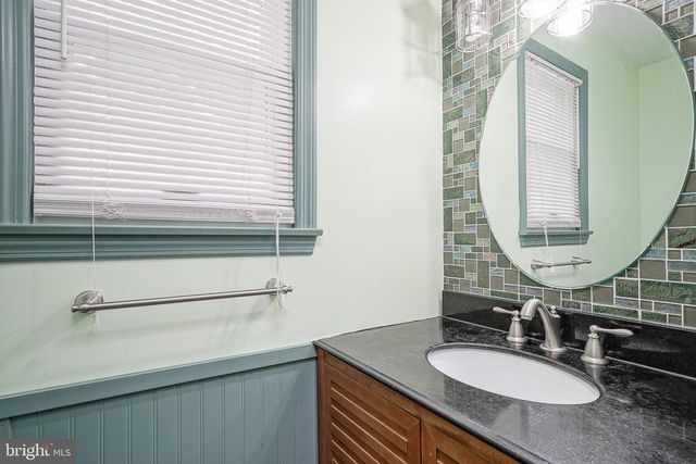 13 AVON CT, Blackwood, NJ 08012
