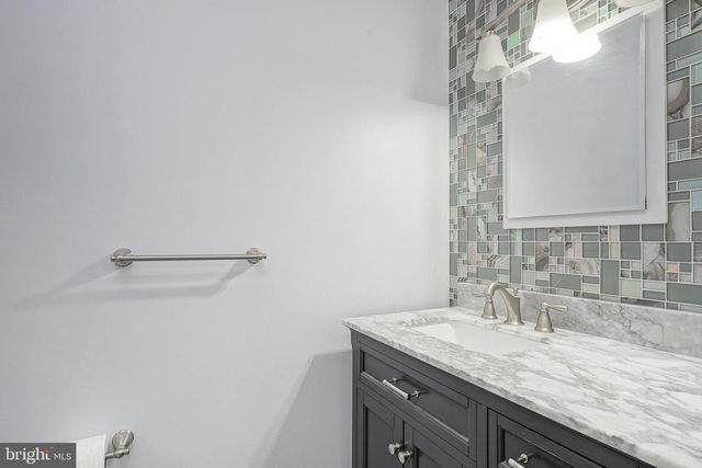 13 AVON CT, Blackwood, NJ 08012