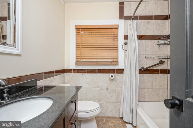 13 AVON CT, Blackwood, NJ 08012