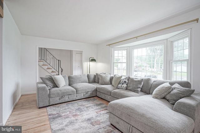 13 AVON CT, Blackwood, NJ 08012