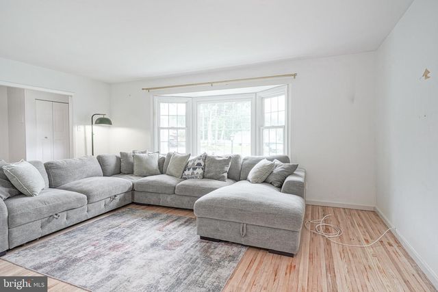 13 AVON CT, Blackwood, NJ 08012
