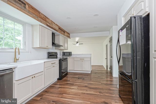 13 AVON CT, Blackwood, NJ 08012
