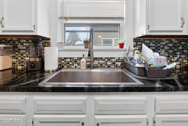 2239 Eastbrook Drive, Toledo, OH 43613